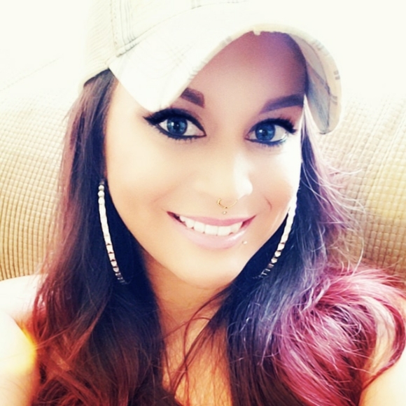 Meet your Posher, Amber Marie โก - Picture 8 of 11